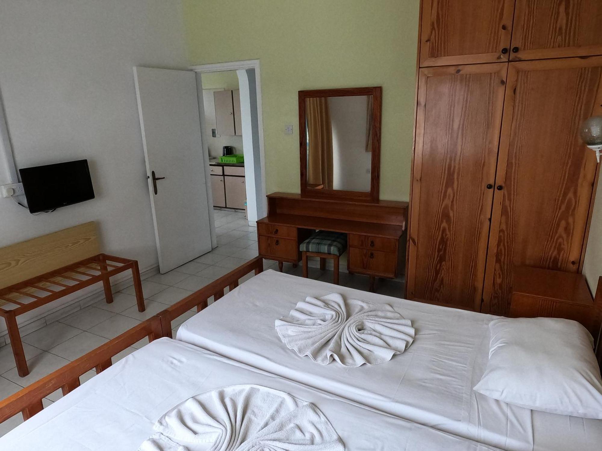 Island Budget Apartments بافوس المظهر الخارجي الصورة