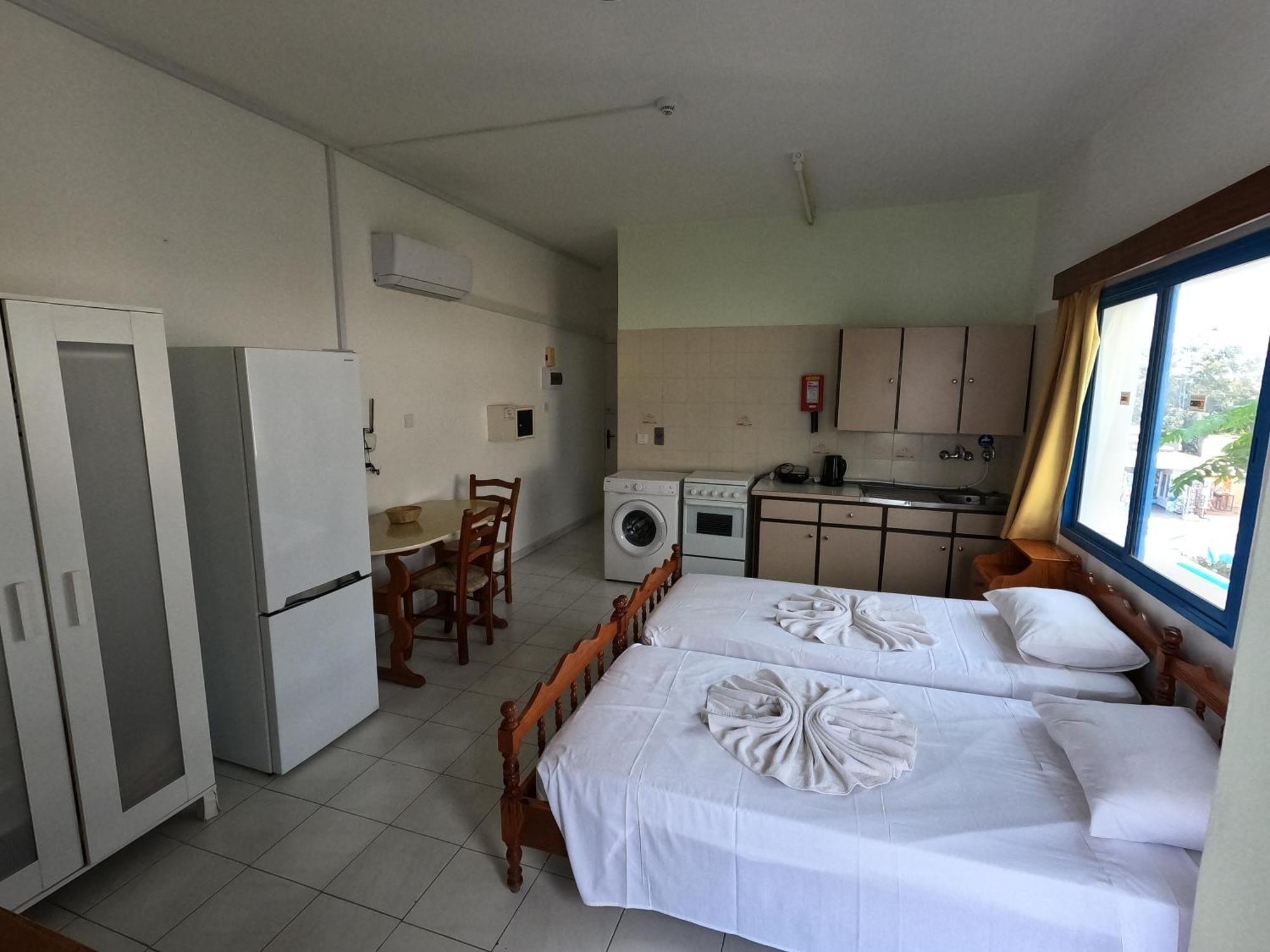 Island Budget Apartments بافوس المظهر الخارجي الصورة