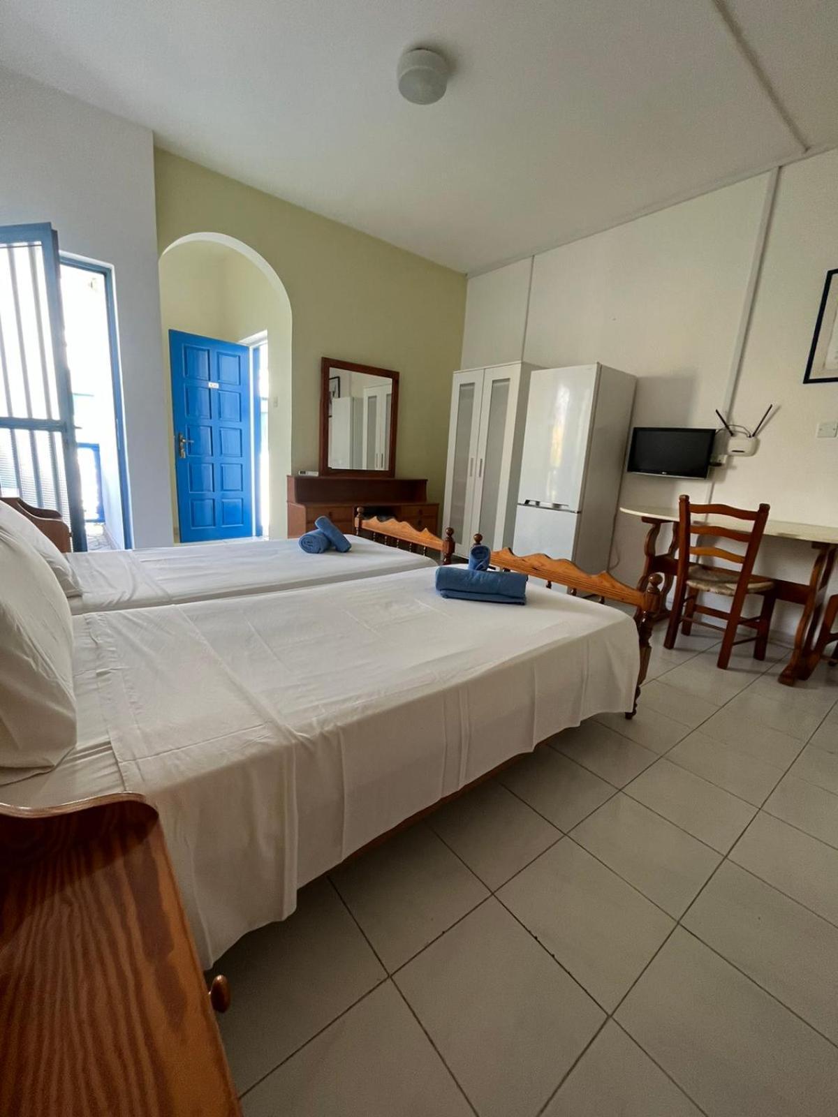 Island Budget Apartments بافوس المظهر الخارجي الصورة